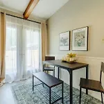 Centrally Located 2 King Bed Midtown Memphis 2362
