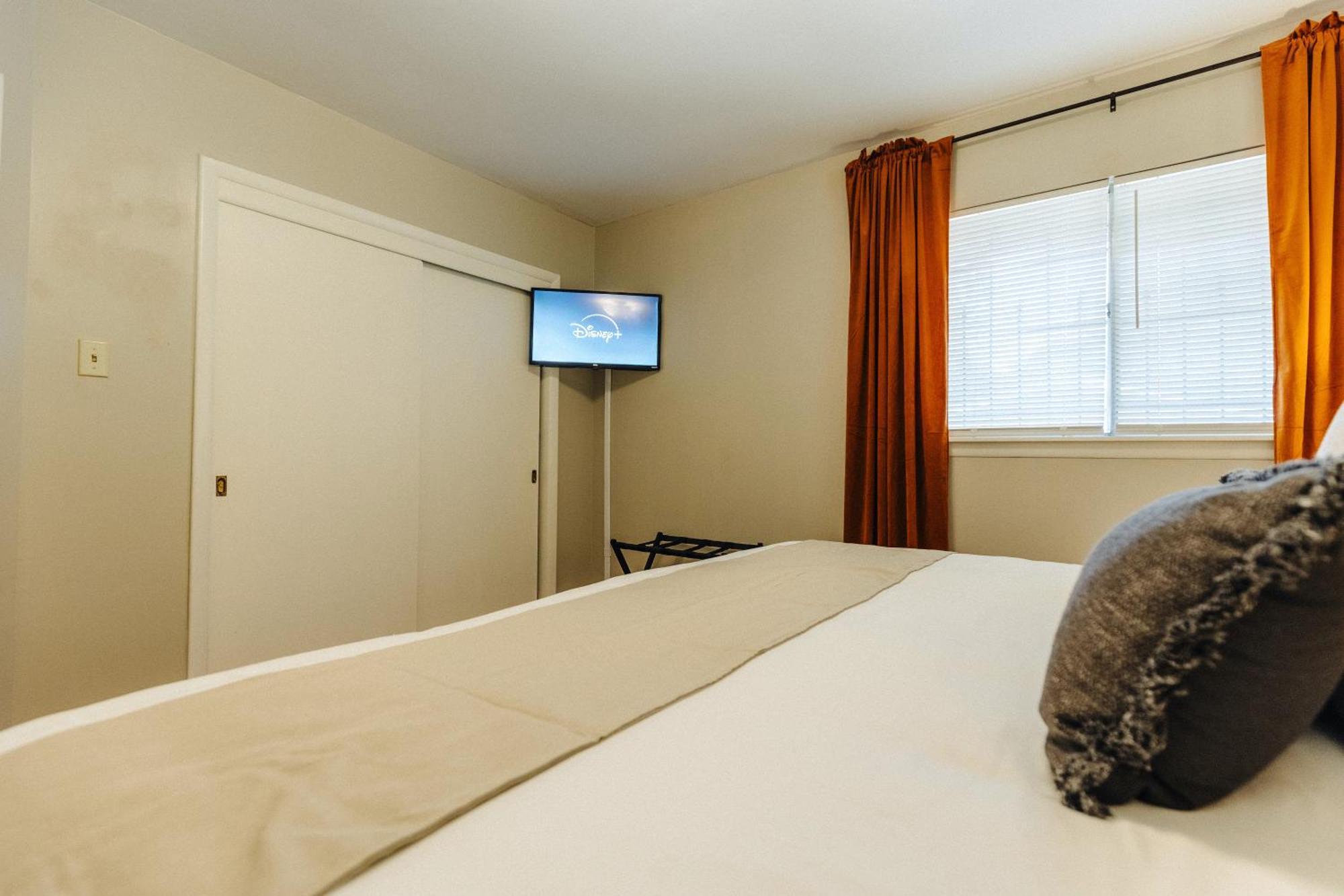 Centrally Located 2 King Bed Midtown 2362 Holiday home