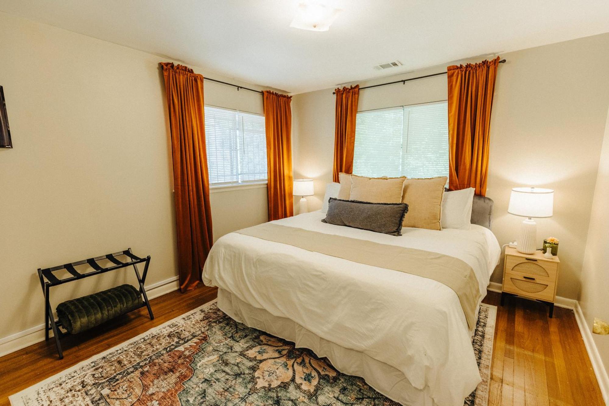 Centrally Located 2 King Bed Midtown 2362 Memphis