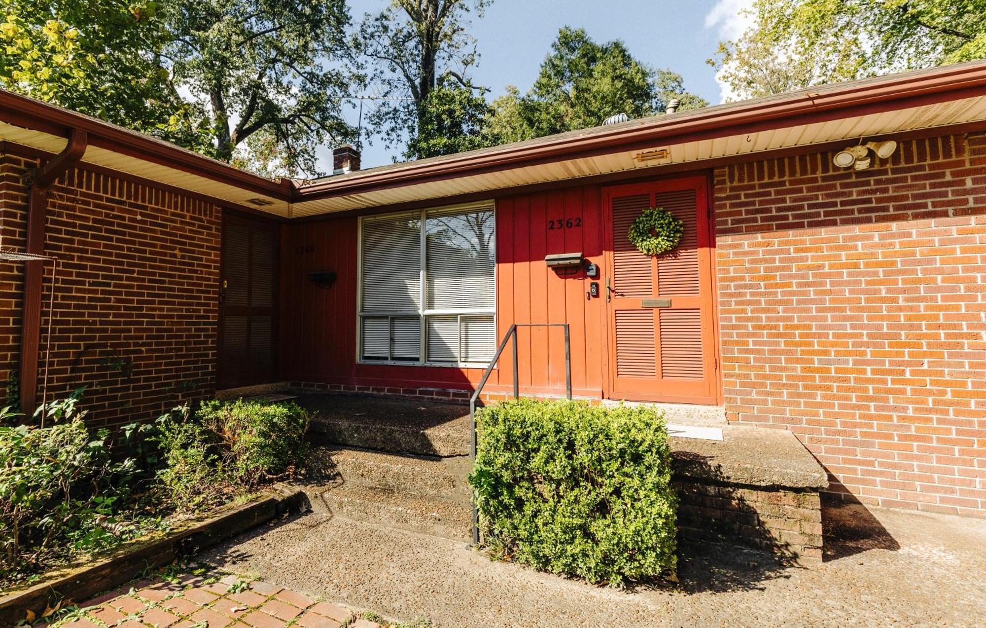 Centrally Located 2 King Bed Midtown 2362 *