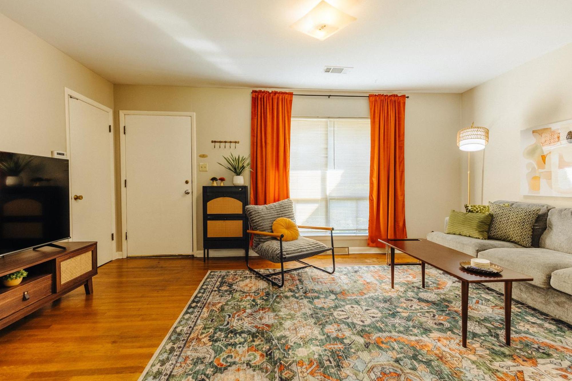 Centrally Located 2 King Bed Midtown 2362 Holiday home