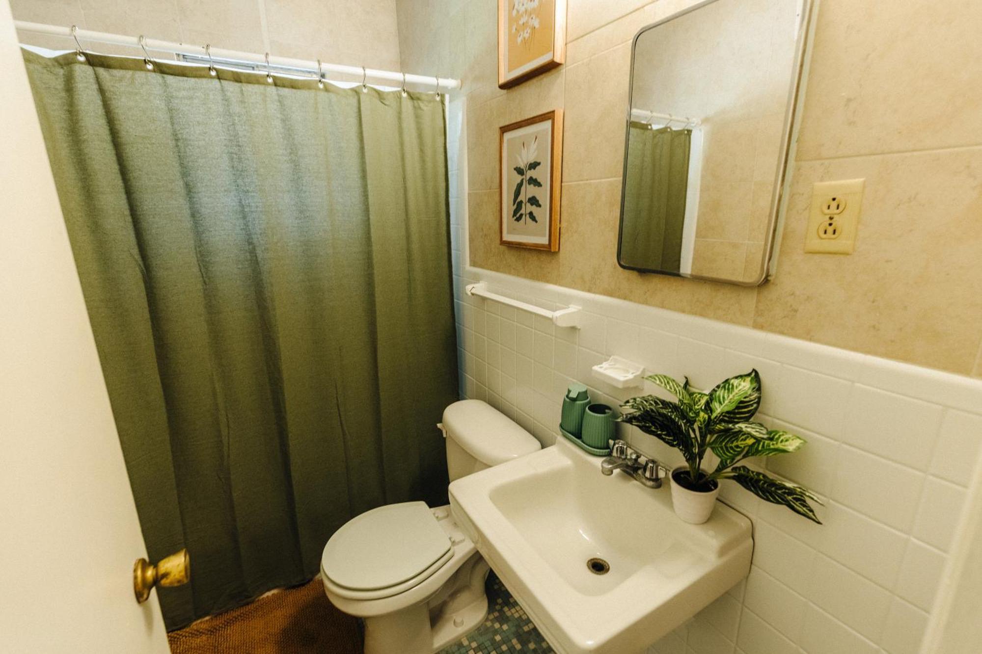 Centrally Located 2 King Bed Midtown 2362 * Memphis