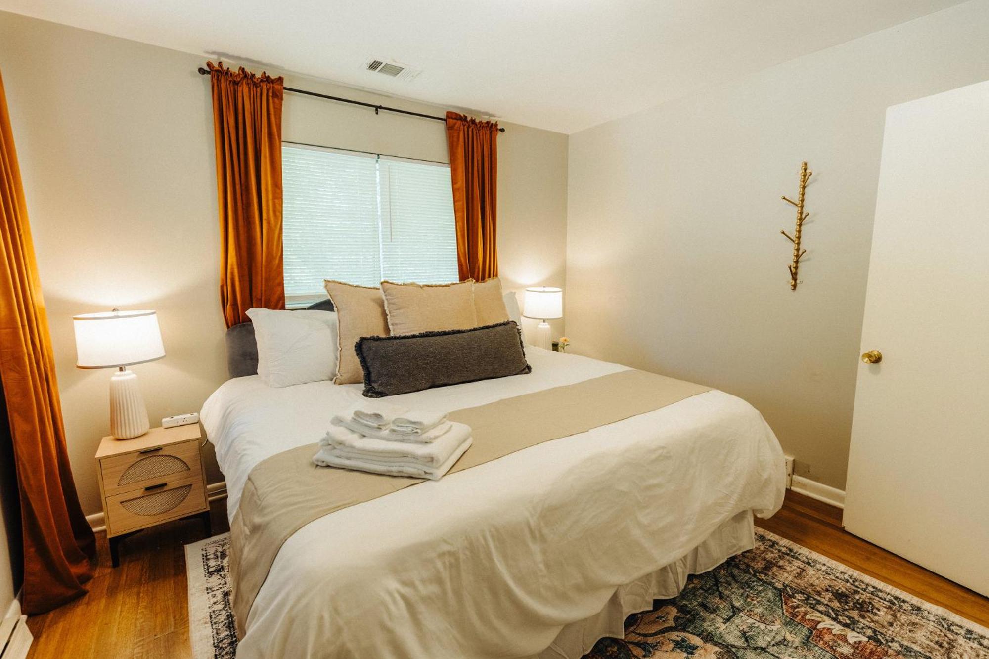 Holiday home Centrally Located 2 King Bed Midtown 2362 *